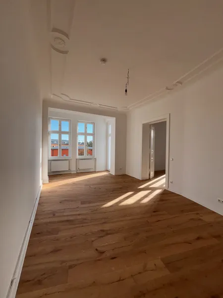 Wunderschön sanierter Altbau- 4 Zimmer und 2 Balkone ! — photo 1